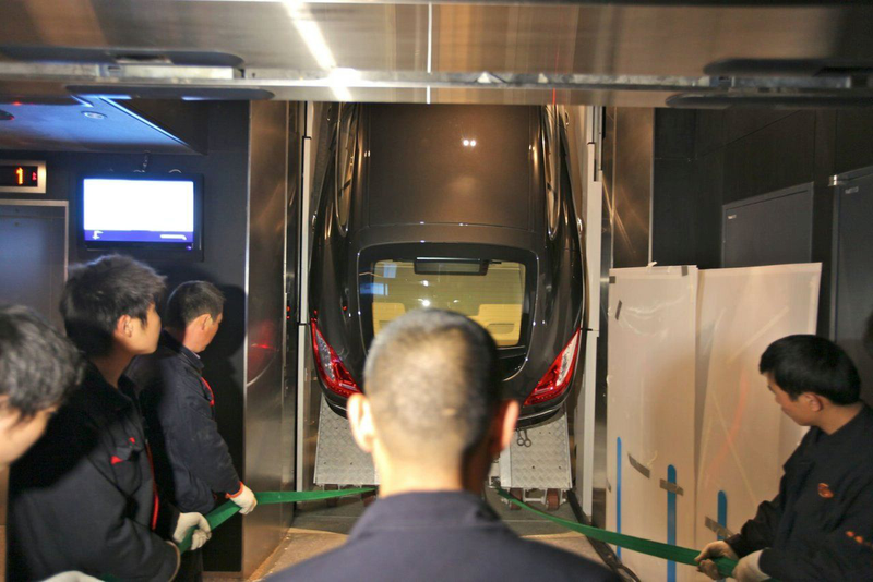 Illustration for article titled Porsche Panamera Takes Elevator To 94th Floor